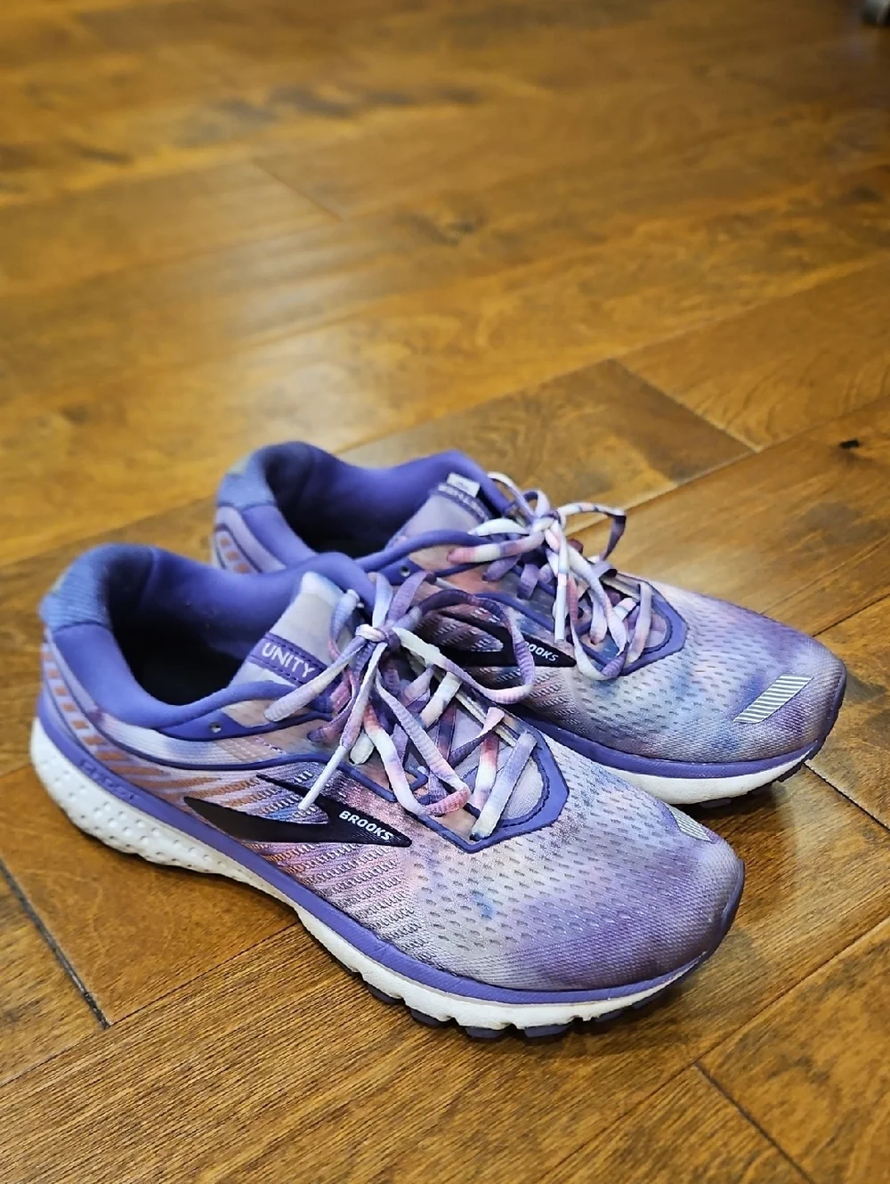 Brooks Unity Together Shoes - Picture 2 of 9